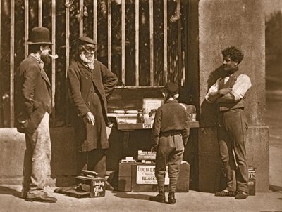 The Dramatic Shoe Black ، 1876-77 (woodburytype) بواسطة جون طومسون